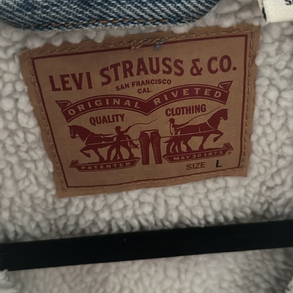 Levi’s lines jeans jacket - Picture 3 of 3
